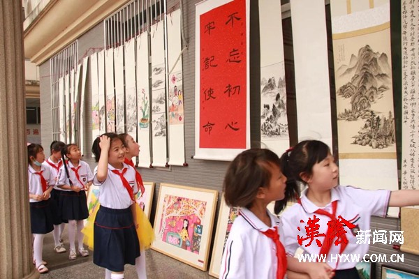汉阴县城关一小举办美术作品展