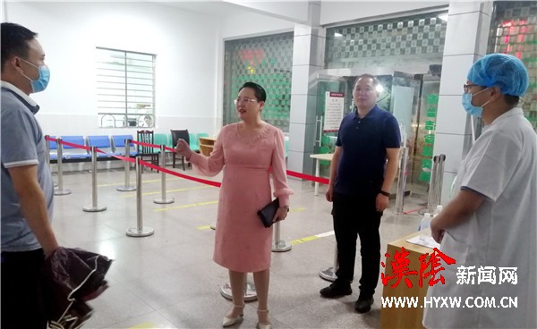 刘飞霞连夜督导新冠病毒疫苗接种工作