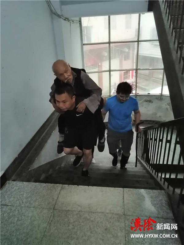 城关镇西街社区扎实做好强降水应对工作