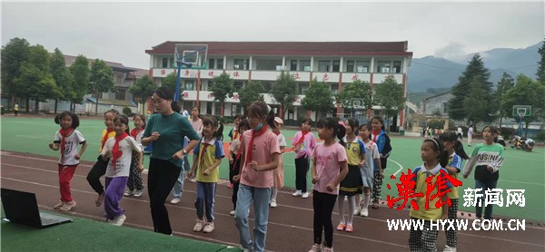 双乳镇中心小学：乡村少年宫快乐启航