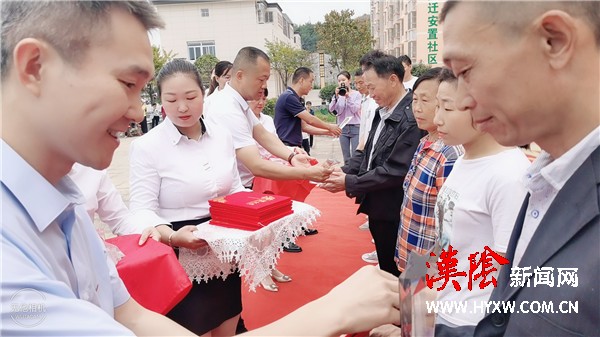 县发改局：手拉手迎中秋庆国庆  心连心奋力共建谱新篇