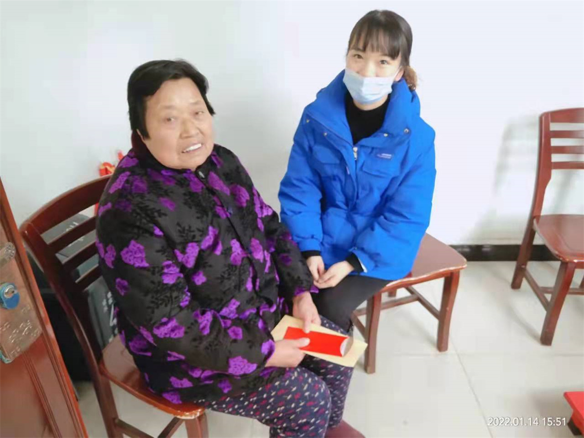前行不忘耕耘者 新春送暖系桑榆