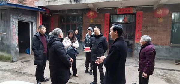 寒冬送暖：市残联慰问县优秀残疾人运动员