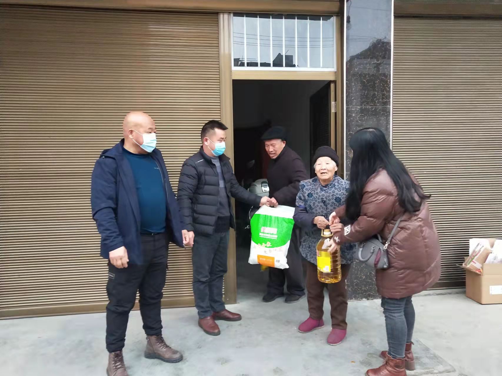 走访慰问困难群众 真情关怀温暖民心