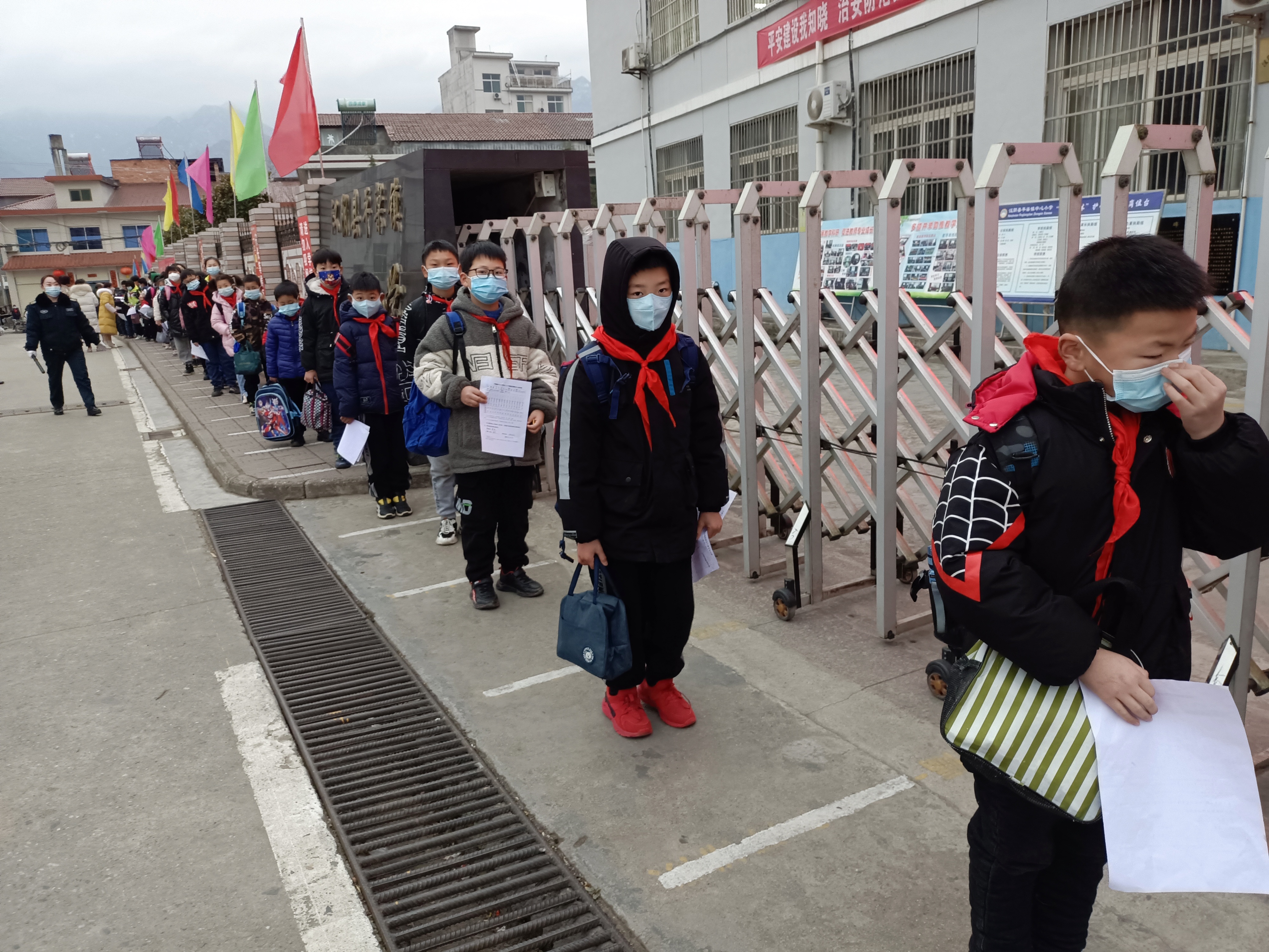 汉阴县平梁镇中心小学：开学第一课，虎虎生威启新程！