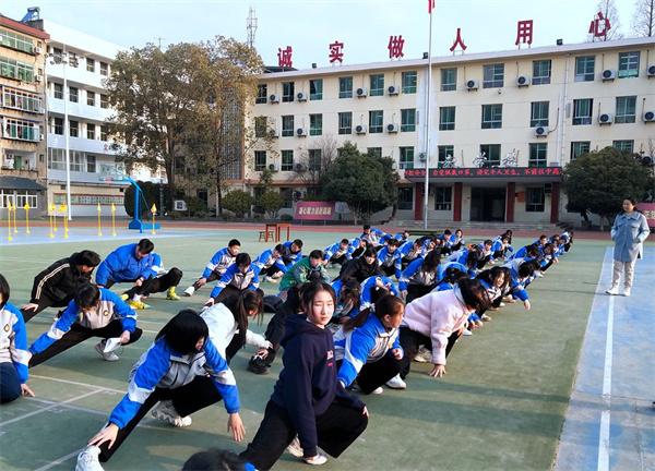 汉阴县初级中学开展模拟中考体育大练兵活动