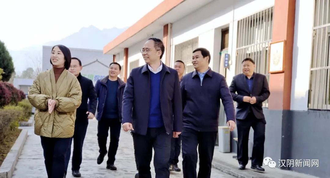 汉阴县举行经开区附属小学揭牌活动