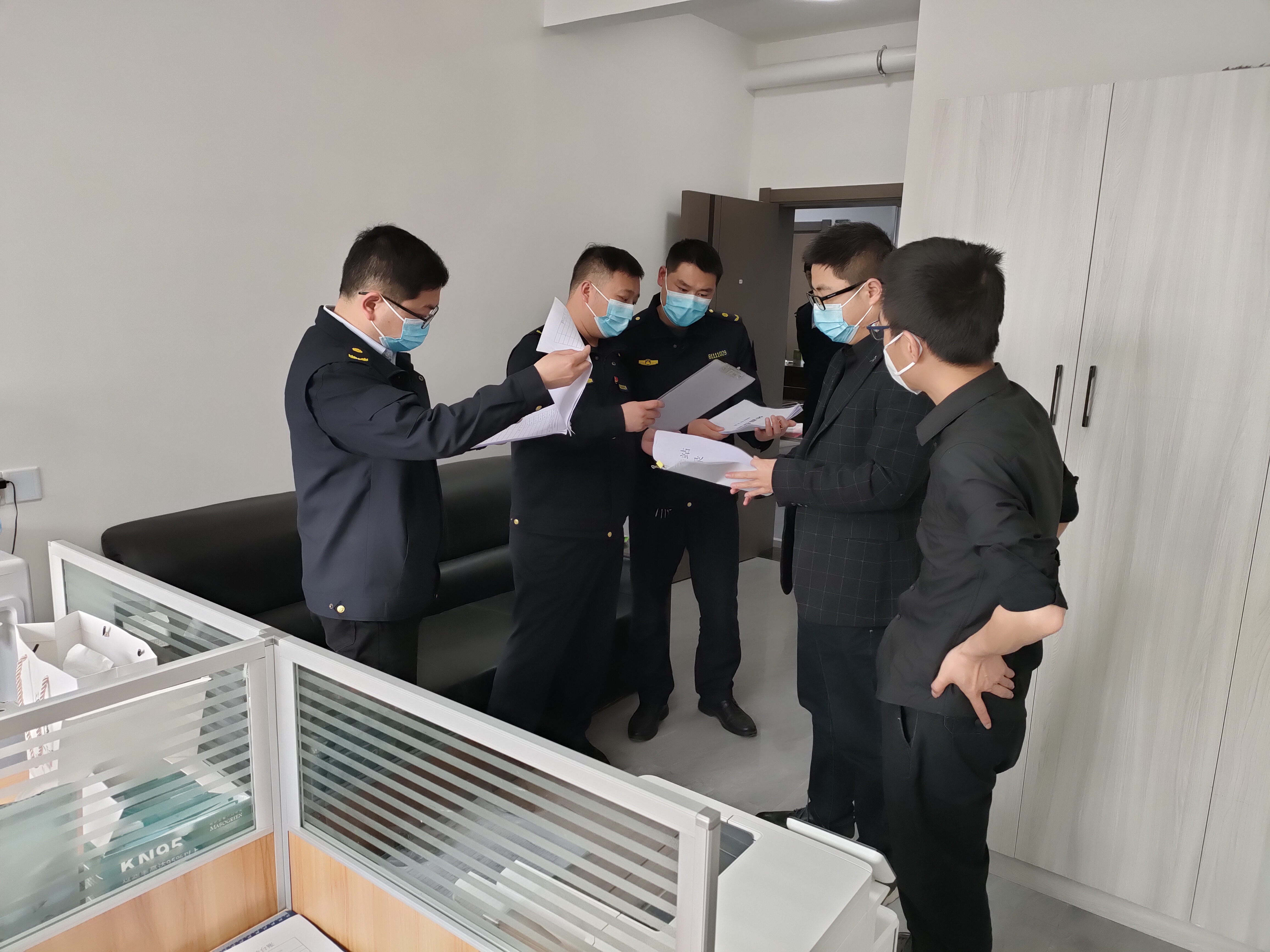 汉阴县城管执法大队 扛起防疫“责任旗” 打好防疫“主动仗”