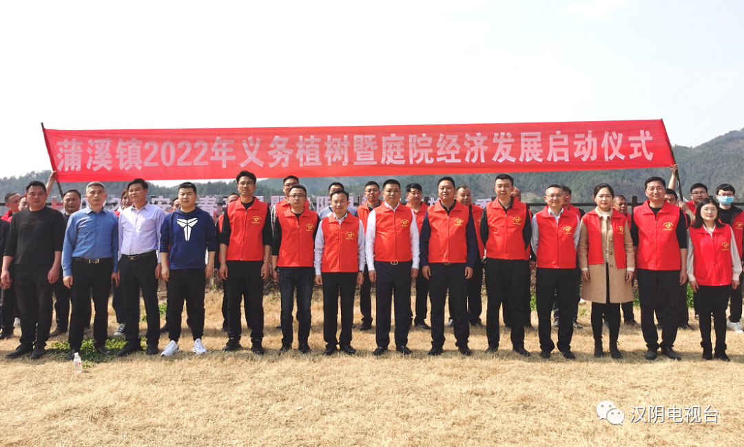 蒲溪镇和漩涡镇共同开展春季义务植树活动