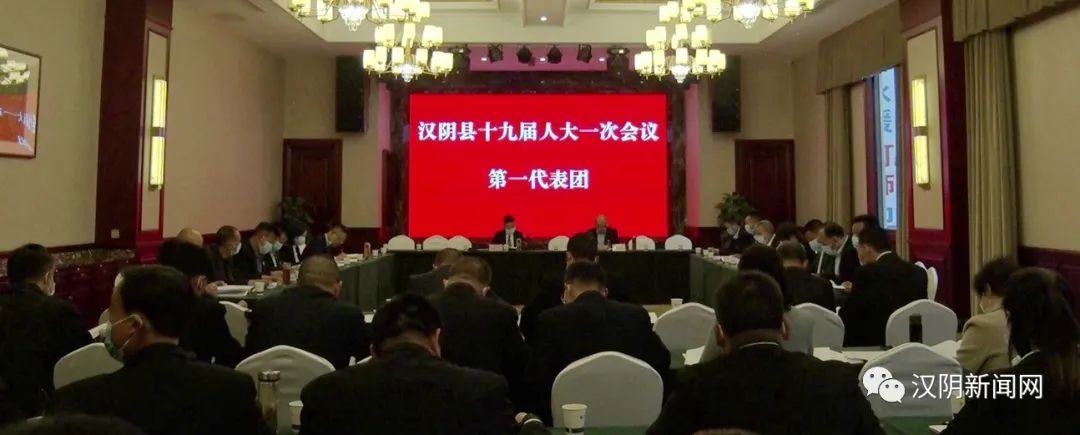 人大代表分团讨论《县人大常委会工作报告》