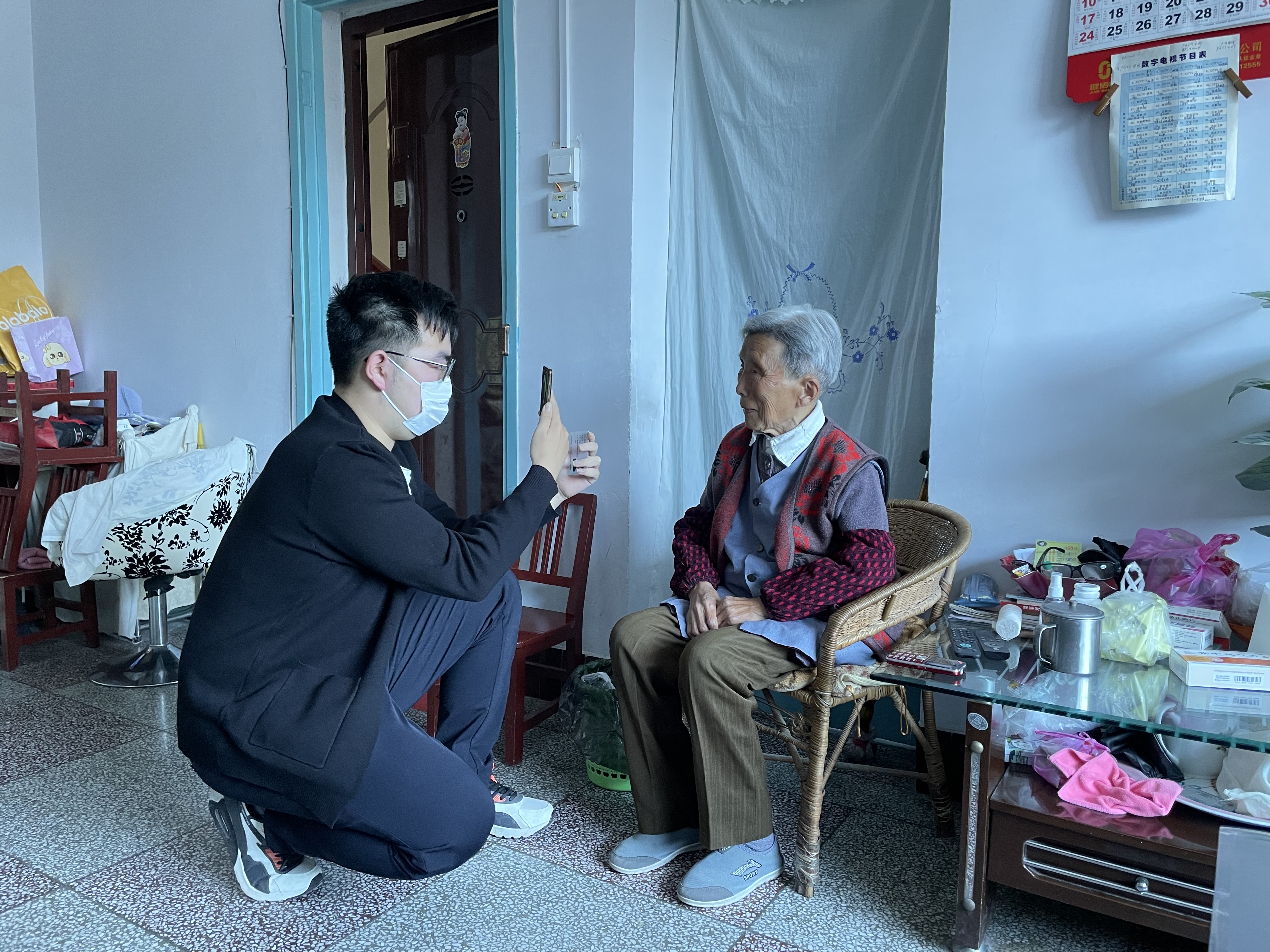 养老认证上门办，温馨服务暖人心