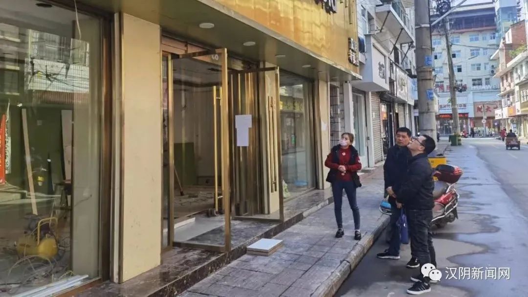 【建设“四个城市”】汉阴县行政审批服务局：严把户外广告审批关 助推“四个城市”建设