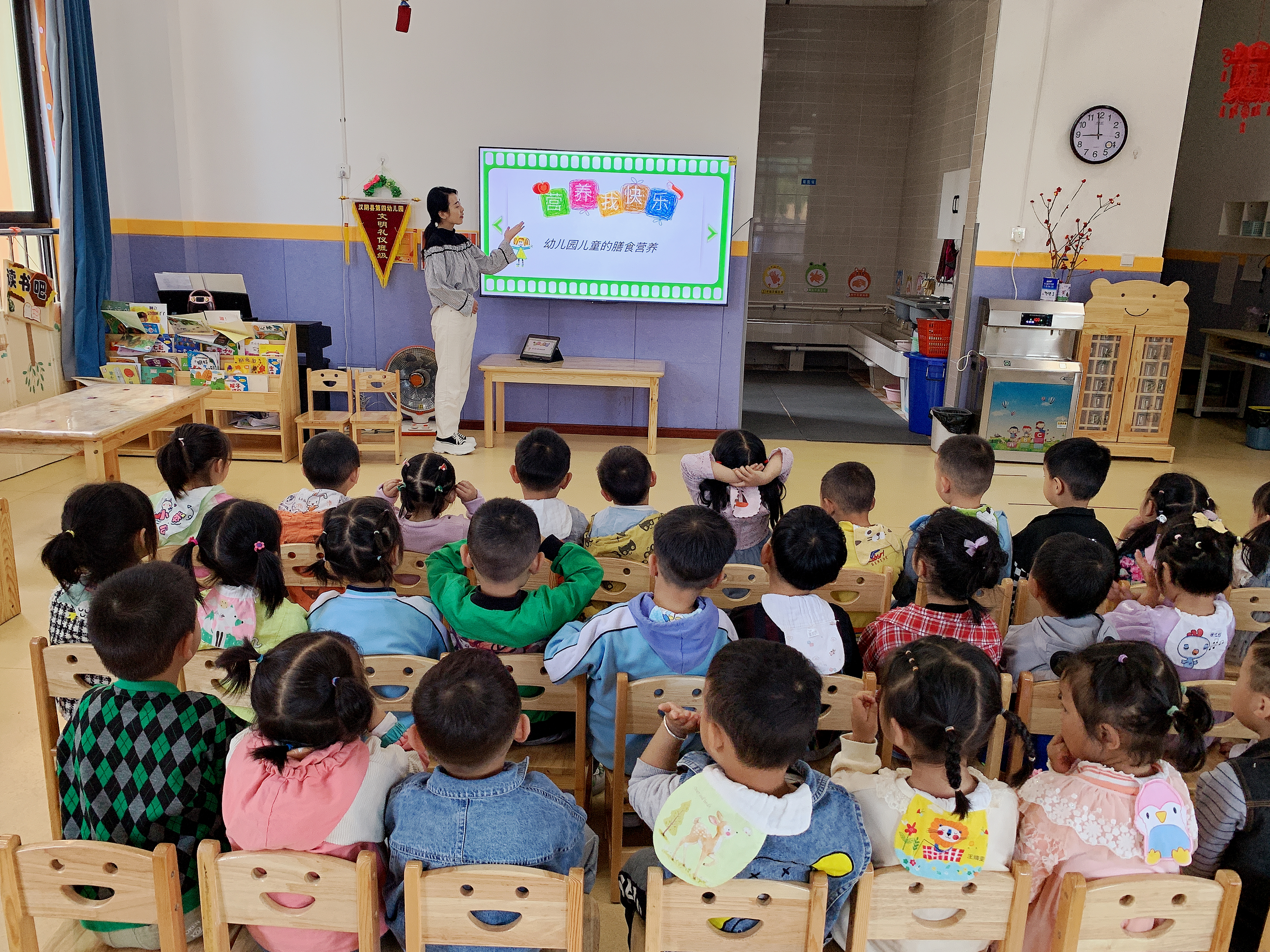 汉阴县第四幼儿园开展全国学生营养日教育活动
