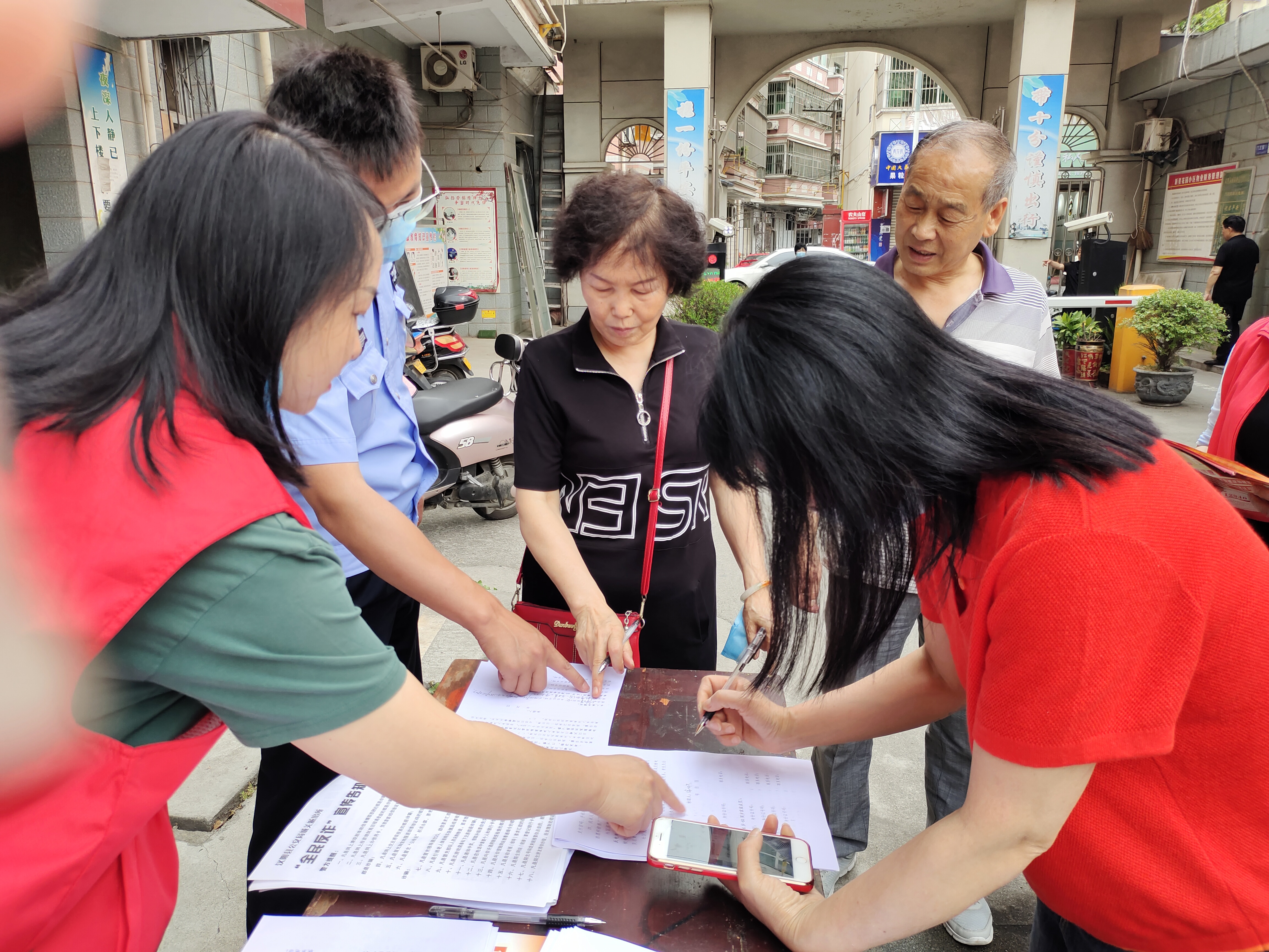 “广宣传，严防范”，汉阴县新城社区、凤台社区联合 城关派出所扎实开展反诈宣传活动