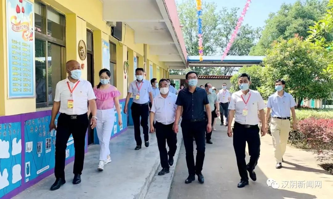 汉阴首家村级人大代表联络站组织开展视察活动