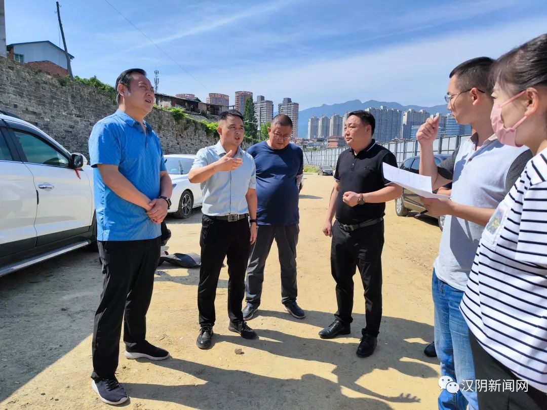 省住建厅二级调研员刘远东来汉阴调研棚户区改造项目建设进展情况