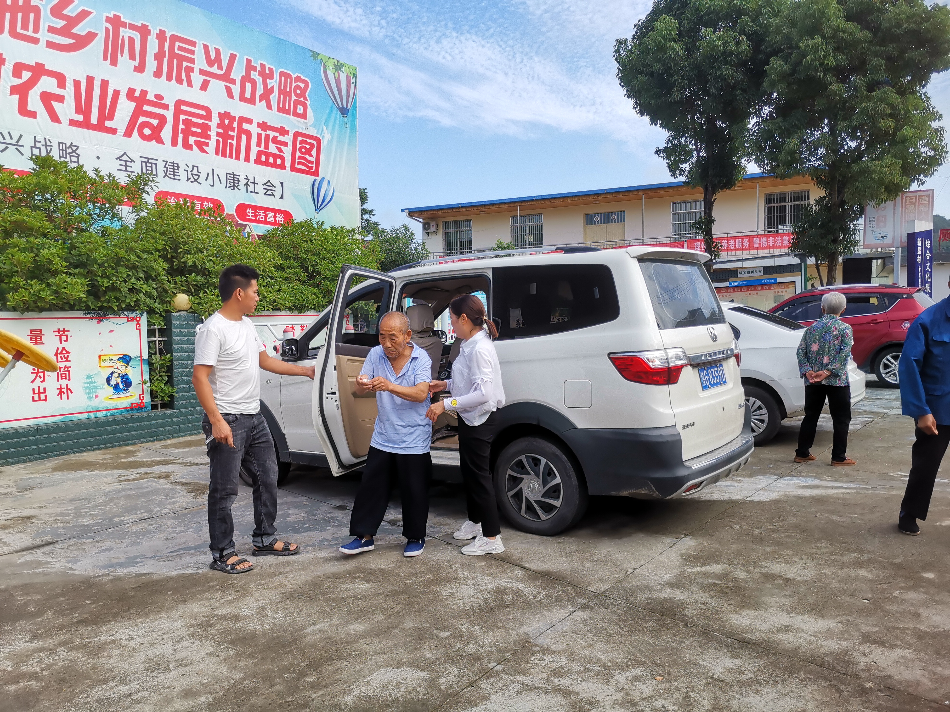 老年人疫苗接种送到家门口 暖心服务筑牢生命安全屏障