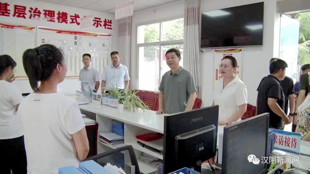 陈晖在汉阴县指导抗旱保苗和巩固衔接工作