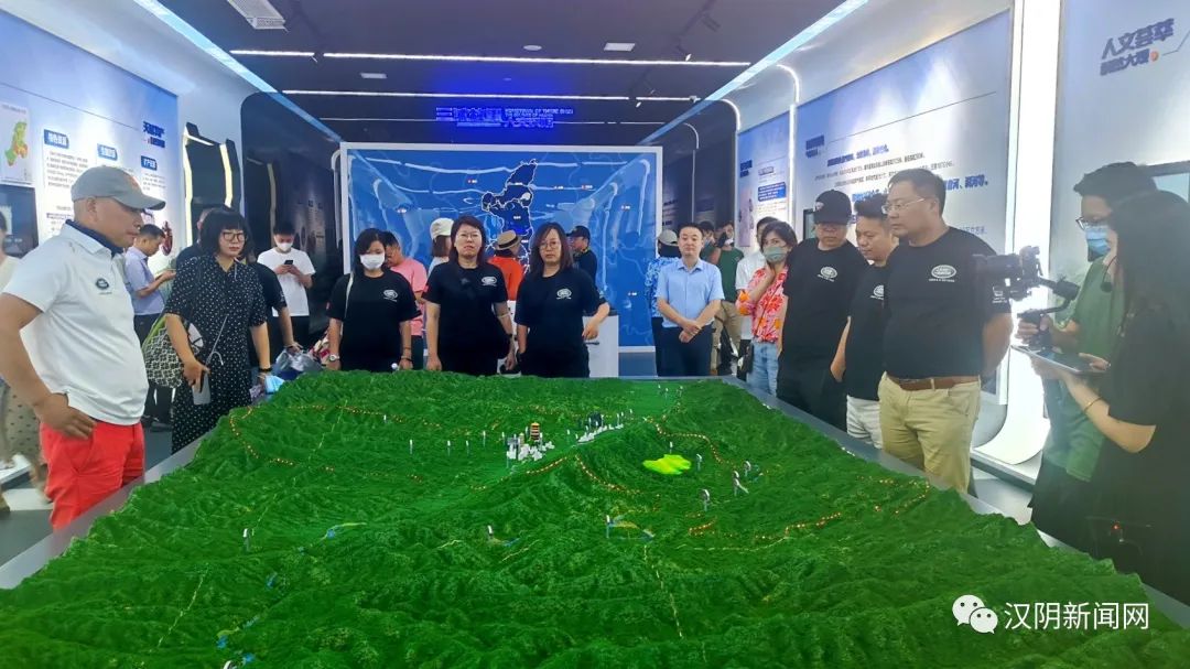 路虎(上海)俱乐部考察组来汉阴考察