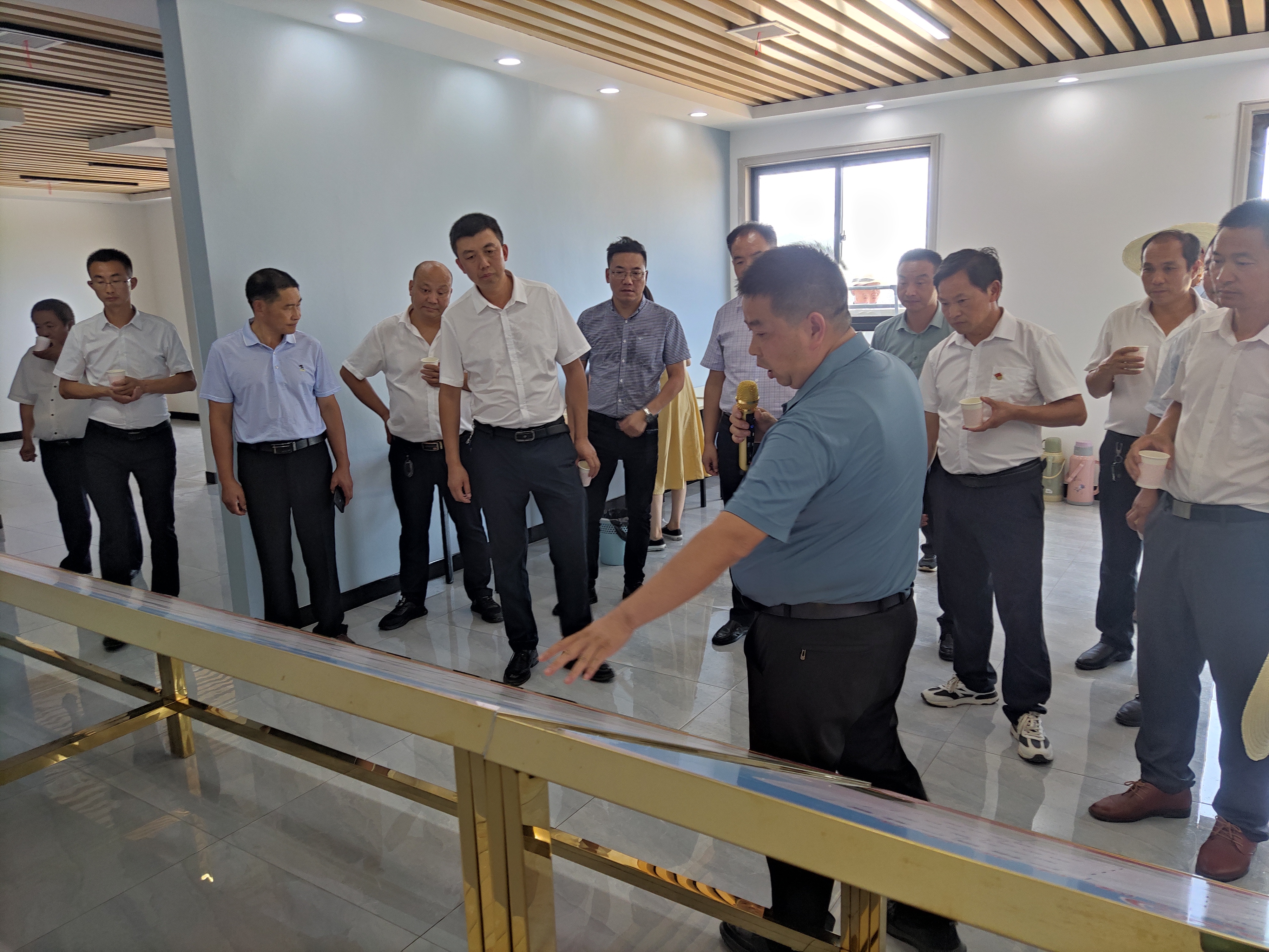 漩涡镇开展村级集体经济观摩学习活动