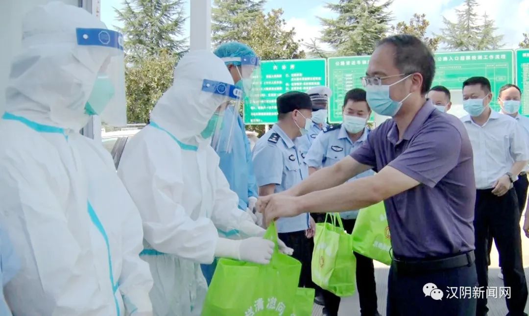 汉阴：县长陈永乐开展“送清凉”慰问活动
