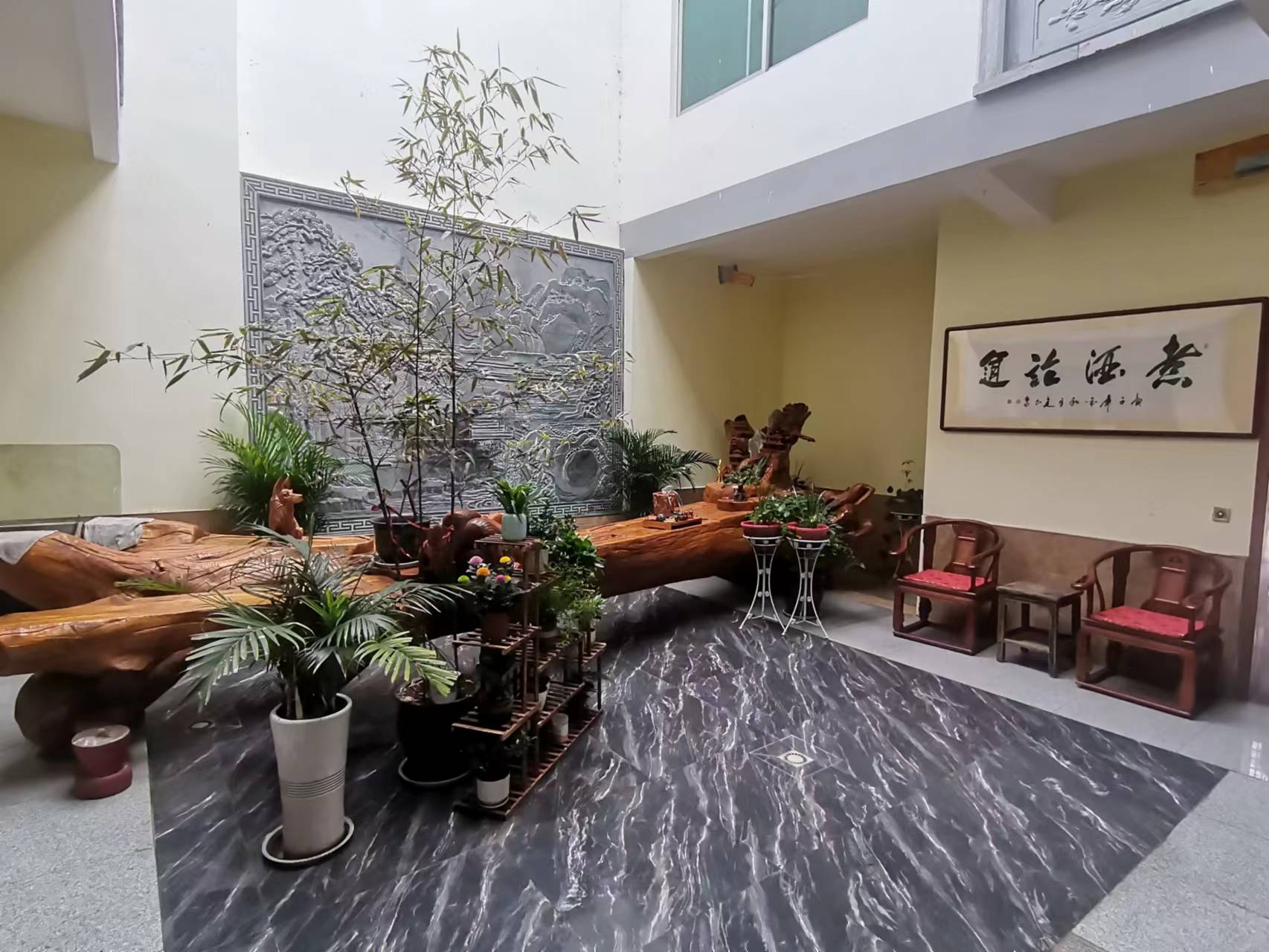 陕北矿业定点帮扶龙垭村：庭院美化，助力乡村振兴