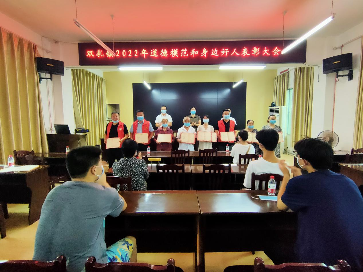 双乳镇：简办升学礼  争当好青年