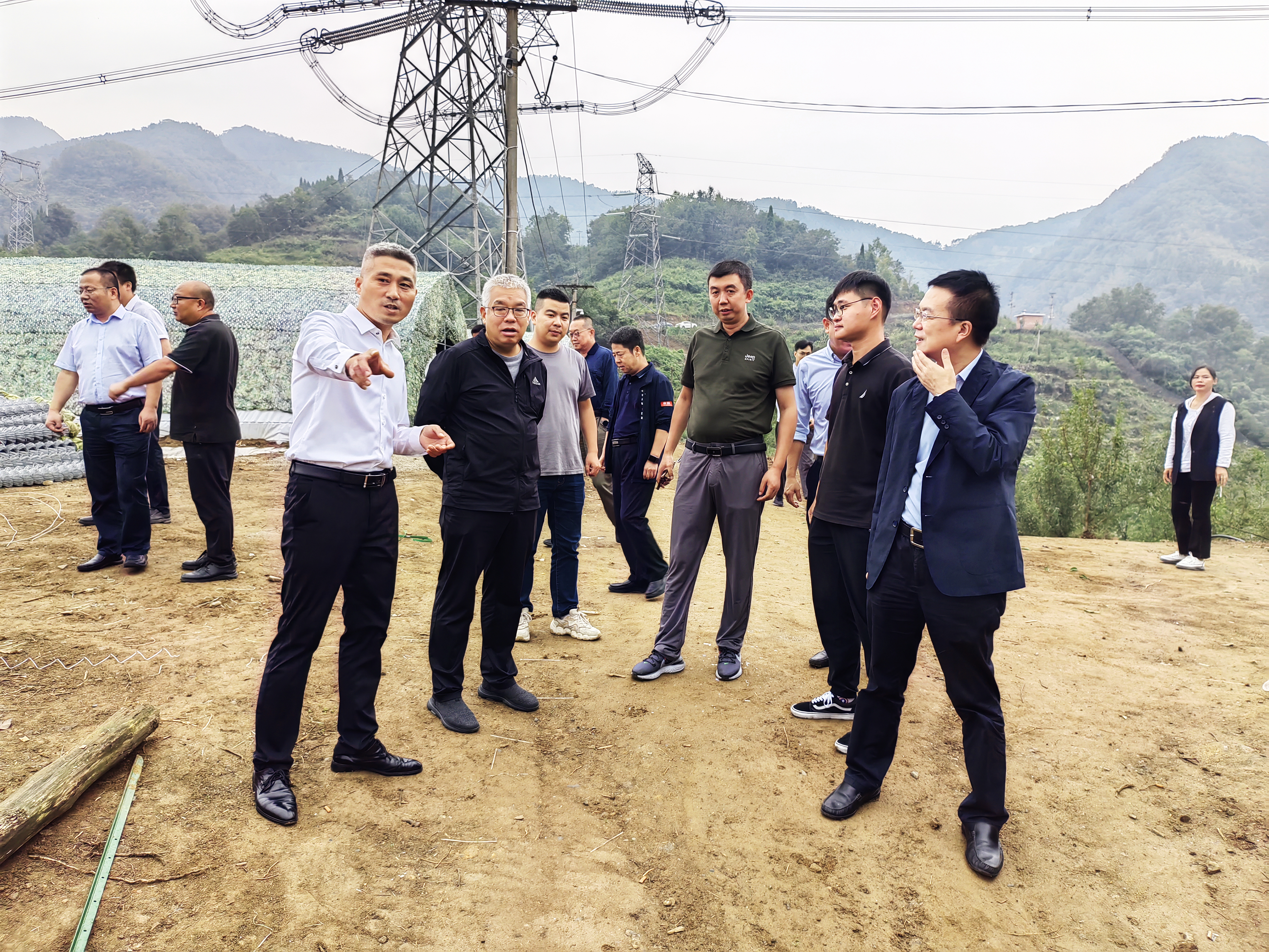 陕煤技术研究院到塔岭村对接驻村帮扶工作