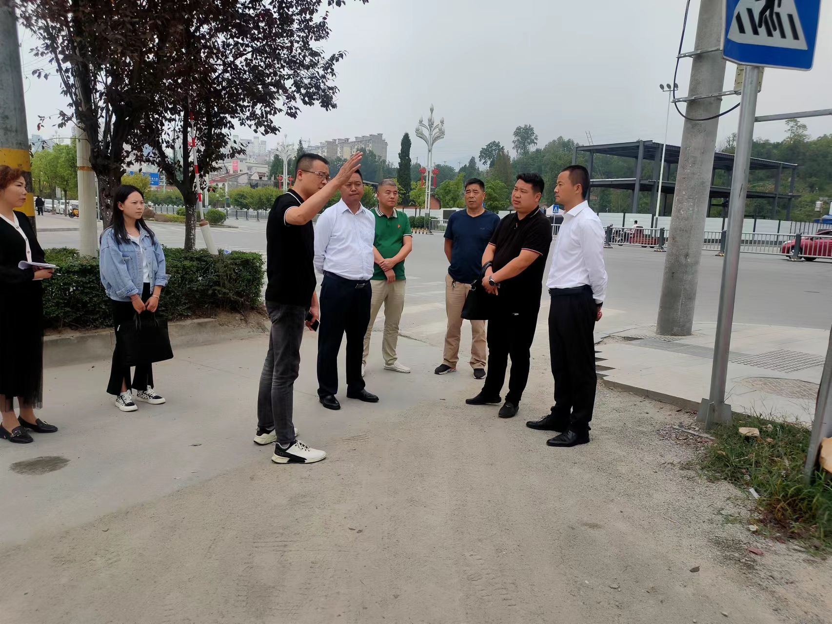 泥土路“秒”变水泥路福田小区换新颜