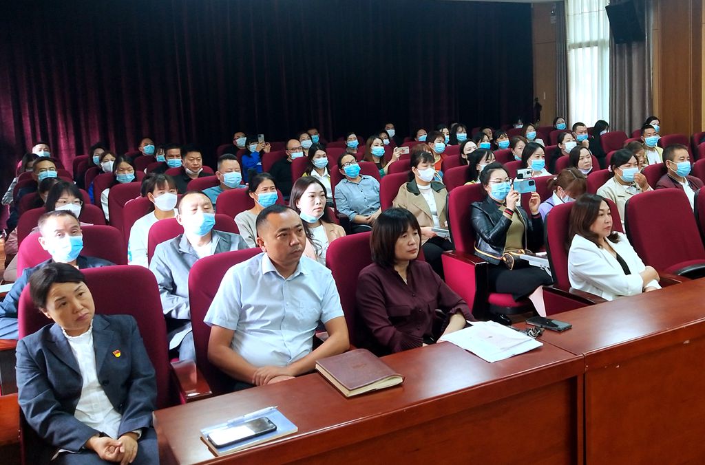 汉阴县初级中学：家长委员进校园 助力“双减”促发展