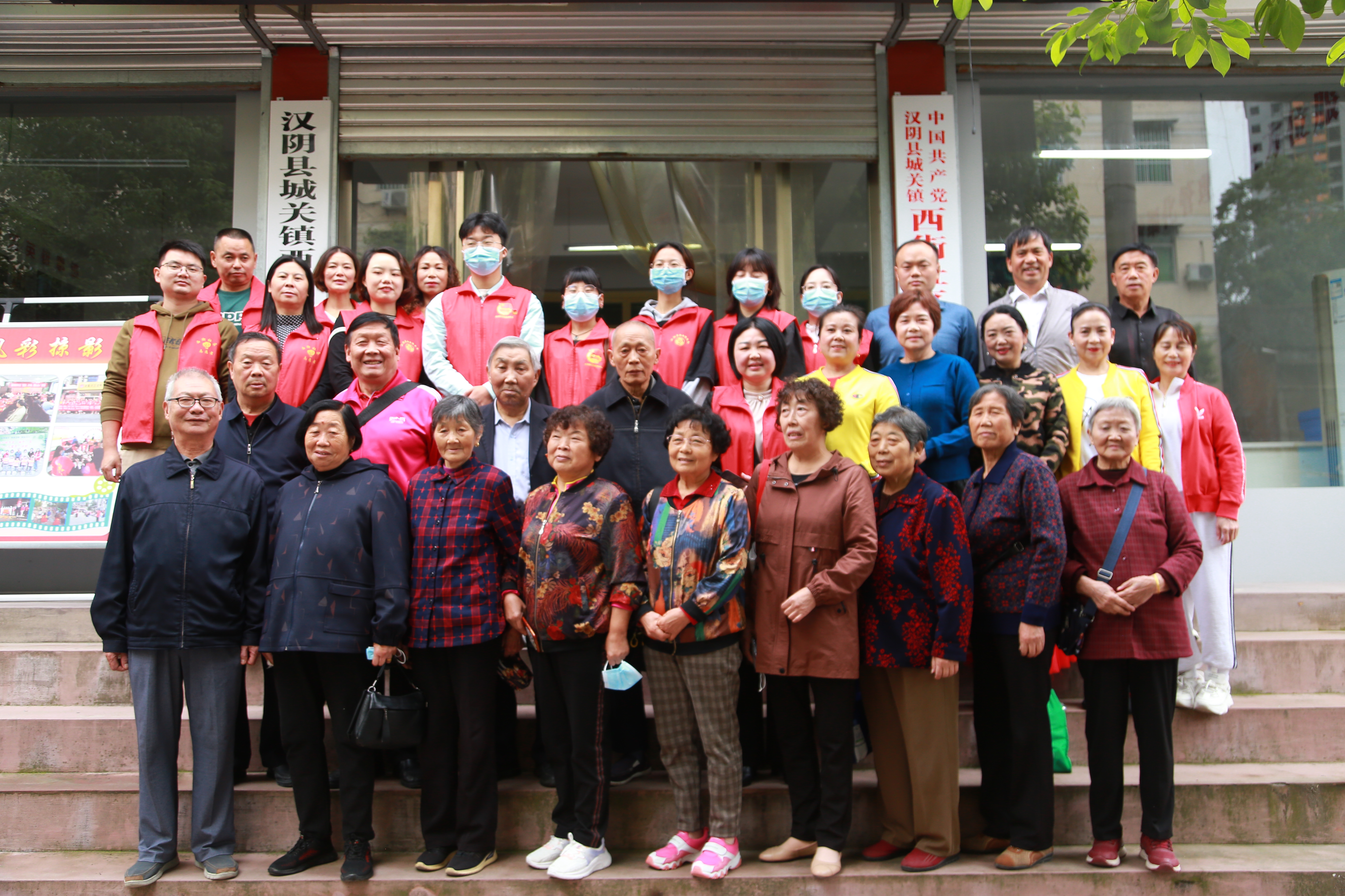 西街社区党群联欢共度国庆重阳双节