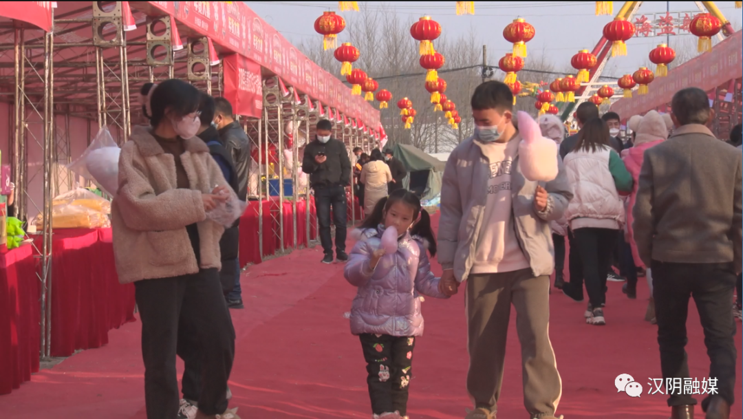 汉阴：年货节启动 人潮涌动“年味浓”