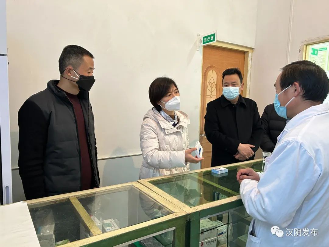 周星等县领导到挂联平梁镇调研督导当前重点工作