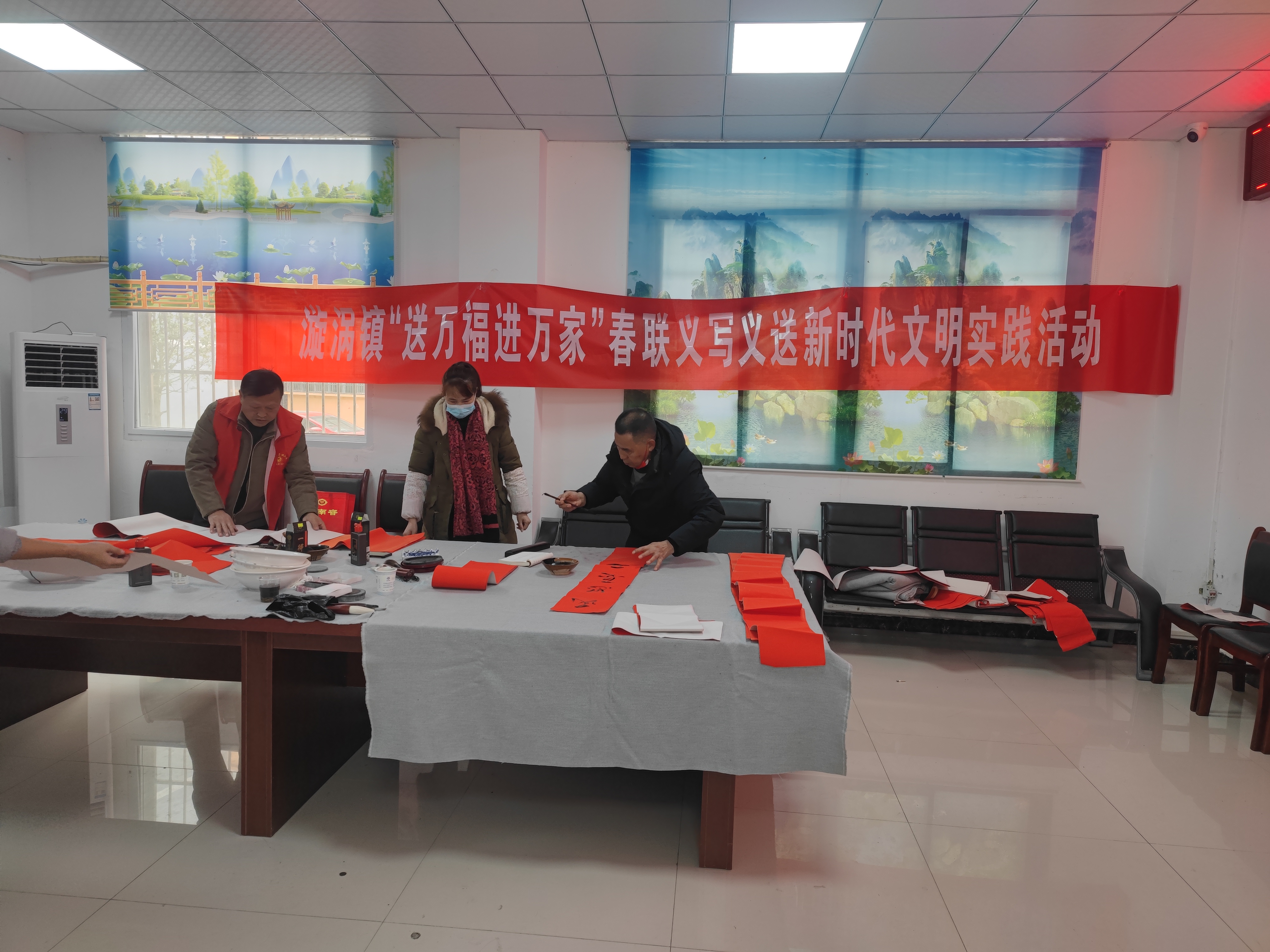 漩涡镇开展“送万福进万家”春联义写义送新时代文明实践活动
