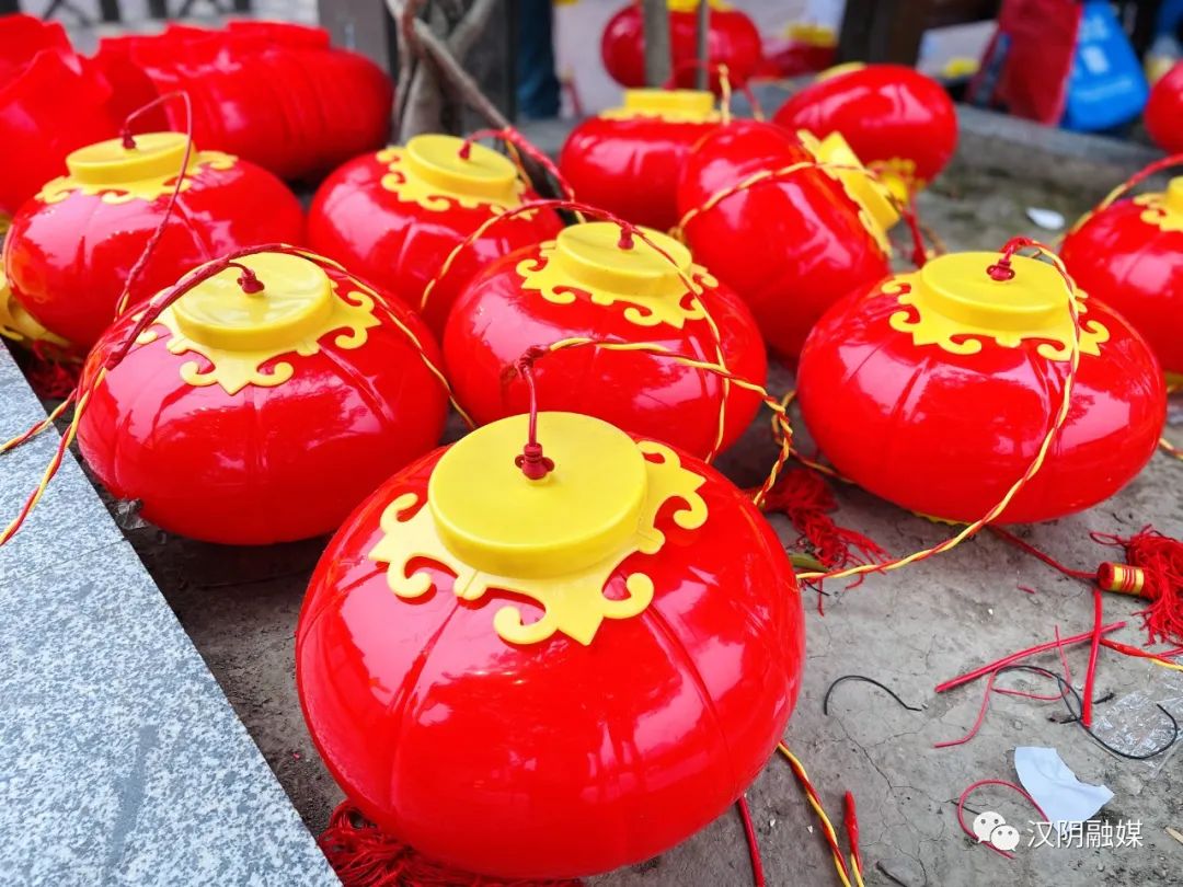  汉阴：节前亮化扮靓城市迎新春