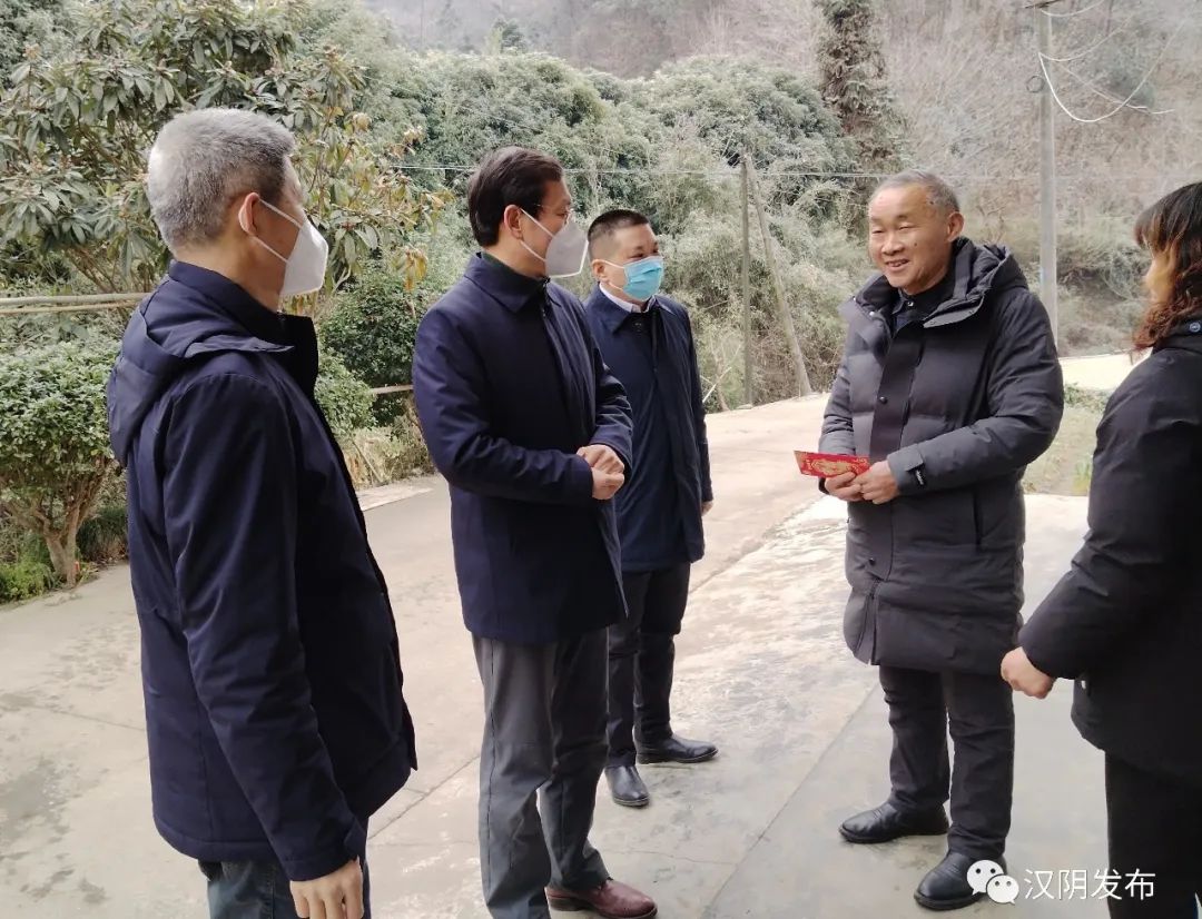 市人大常委会副主任王孝成来汉阴开展慰问活动