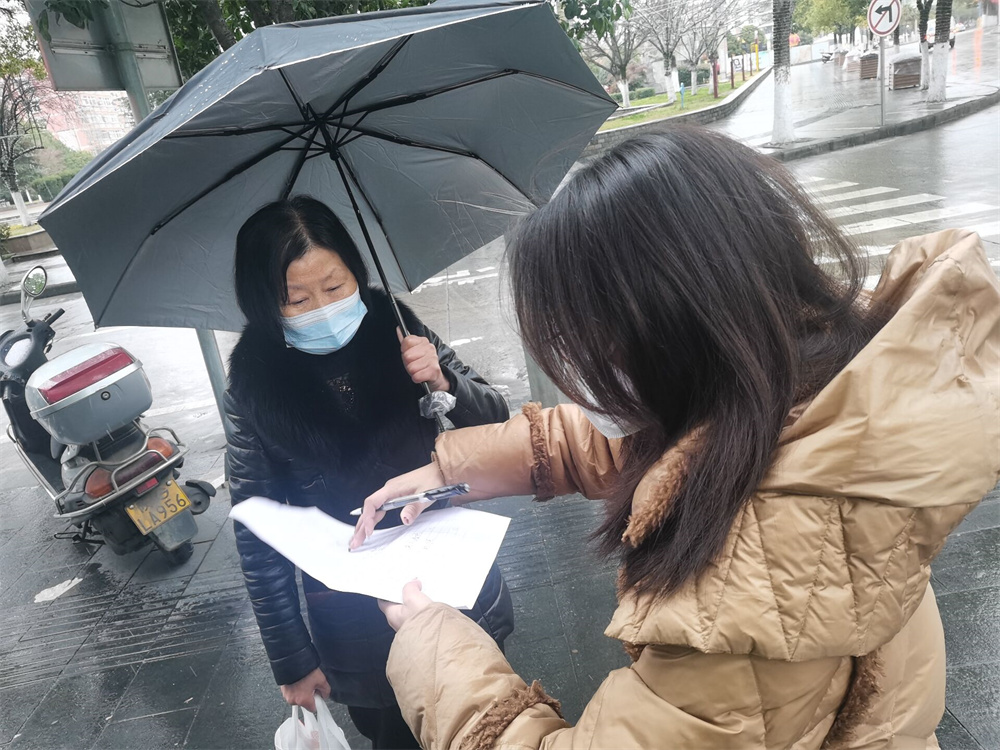 城关镇太平小学：岁末严寒至  慰问送温暖