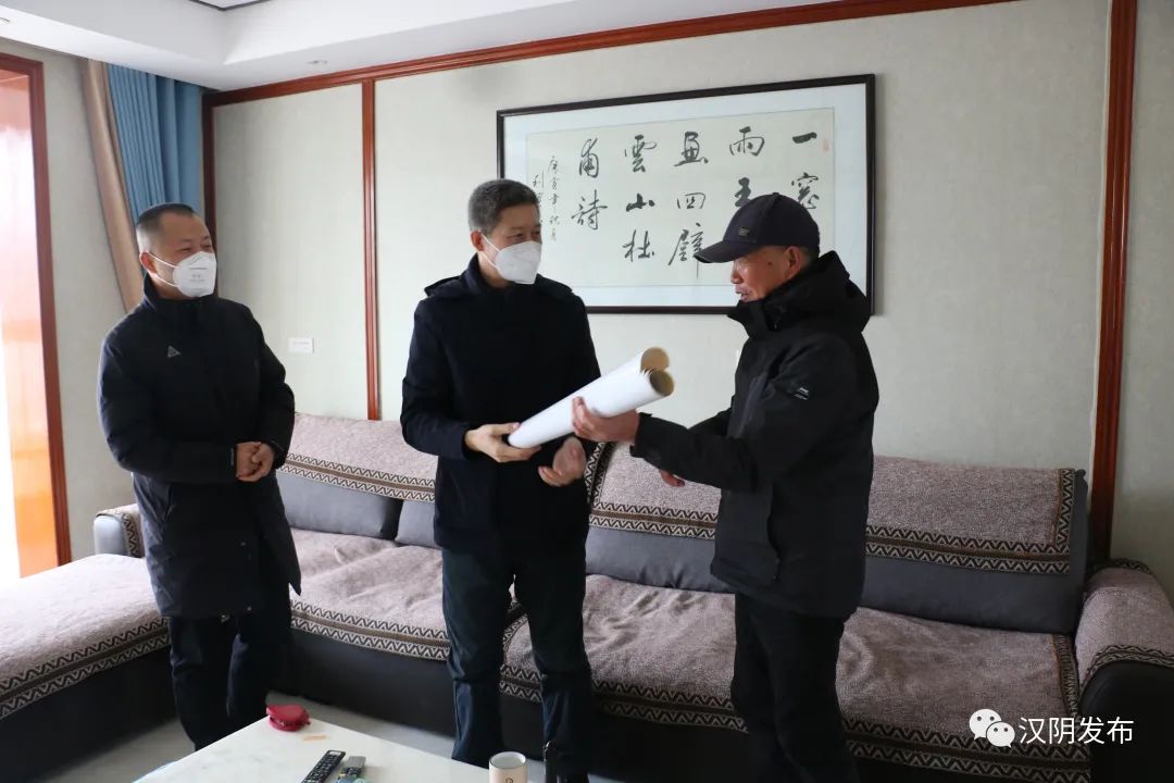 县人大常委会党组书记、主任黄邦平开展春节前走访慰问