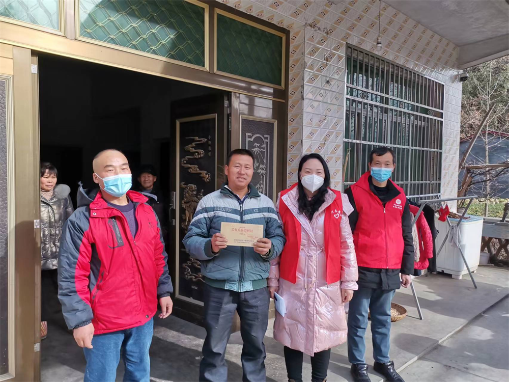 平梁镇开展看望慰问活动