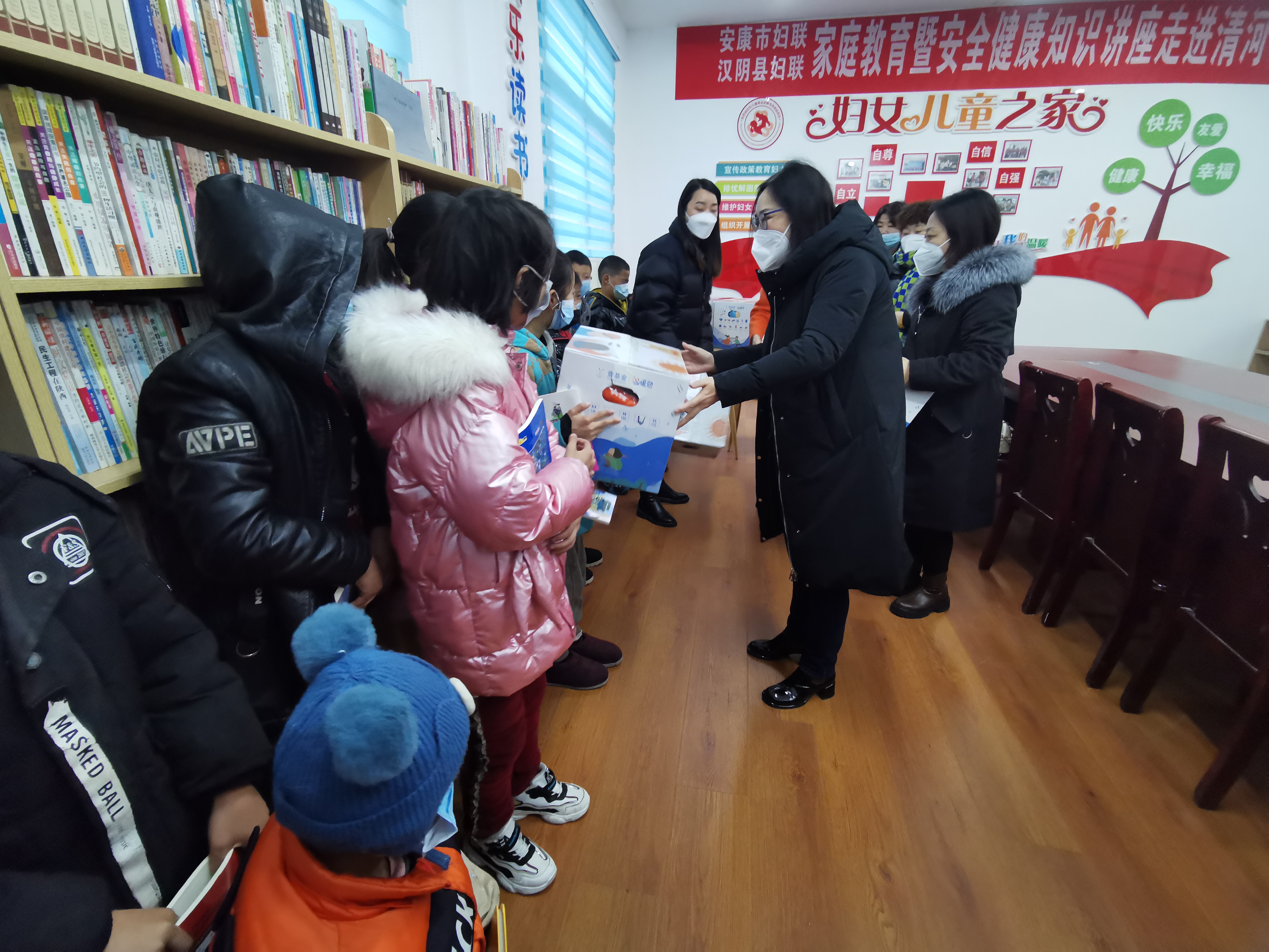 安康市、汉阴县妇联开展寒假儿童关爱服务活动