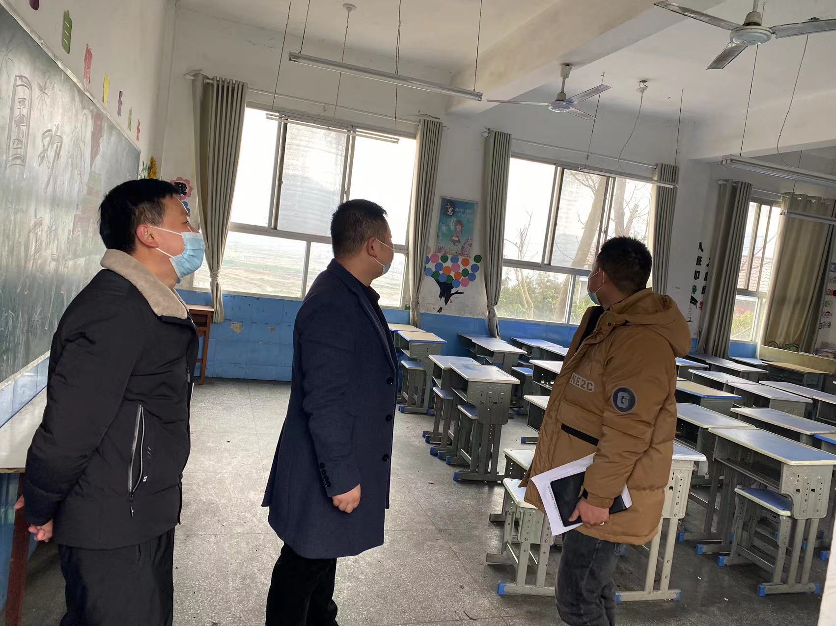 双乳镇中心小学进行开学初安全检查