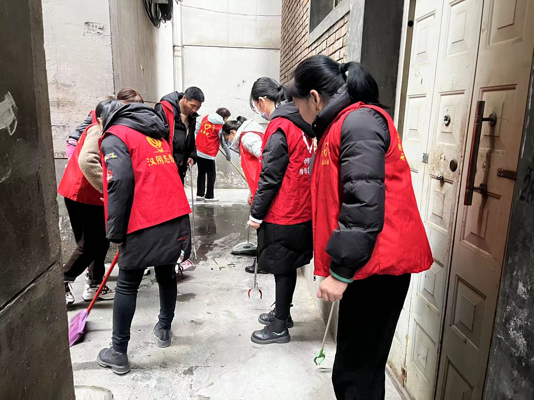 汉阴县城关镇：南街社区深入开展环境卫生整治行动