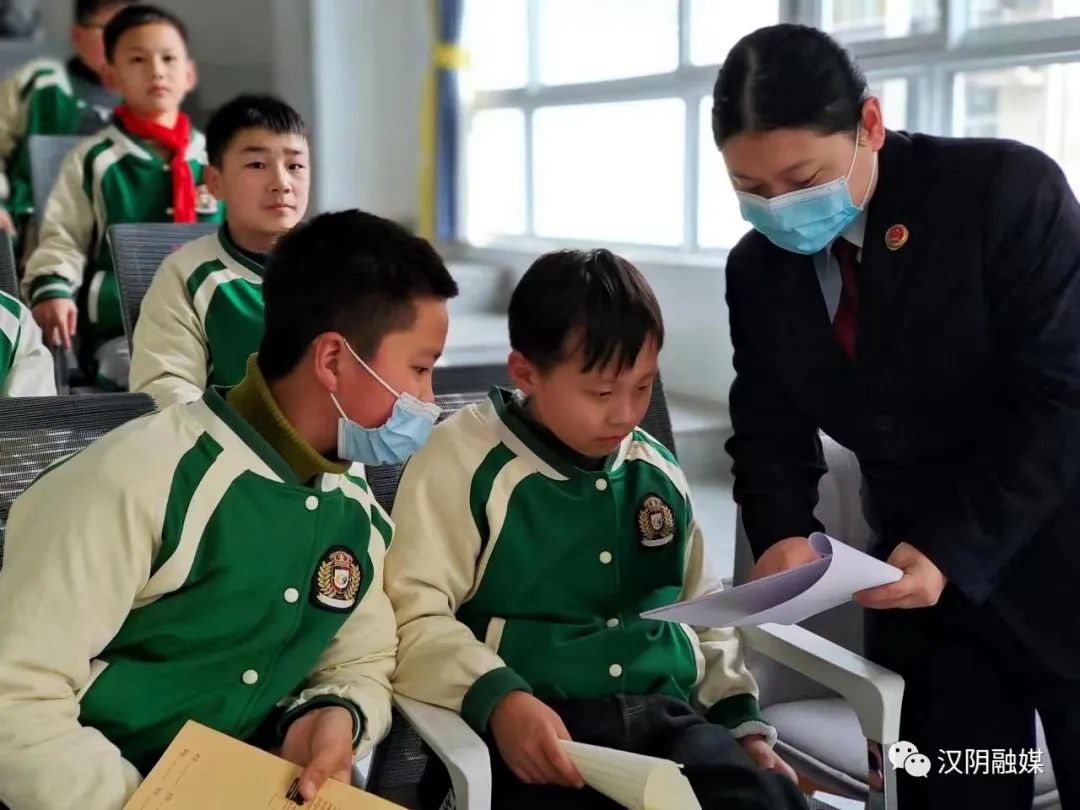 开学第一课 从增强法治意识开始——汉阴县人民检察院法治进校园之走进汉阴县凤台小学