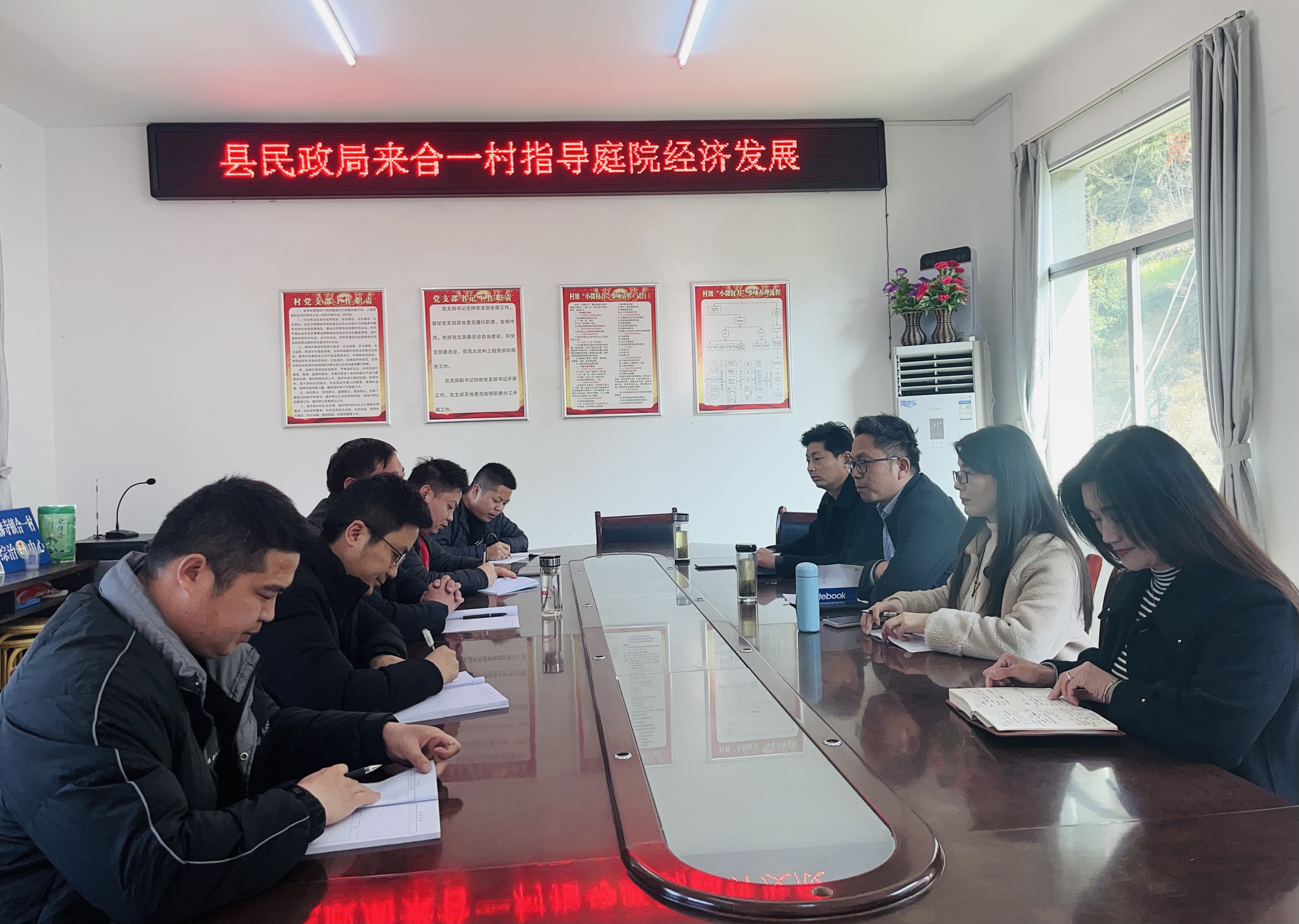 汉阴县民政局到帮扶村调研指导庭院经济建设工作