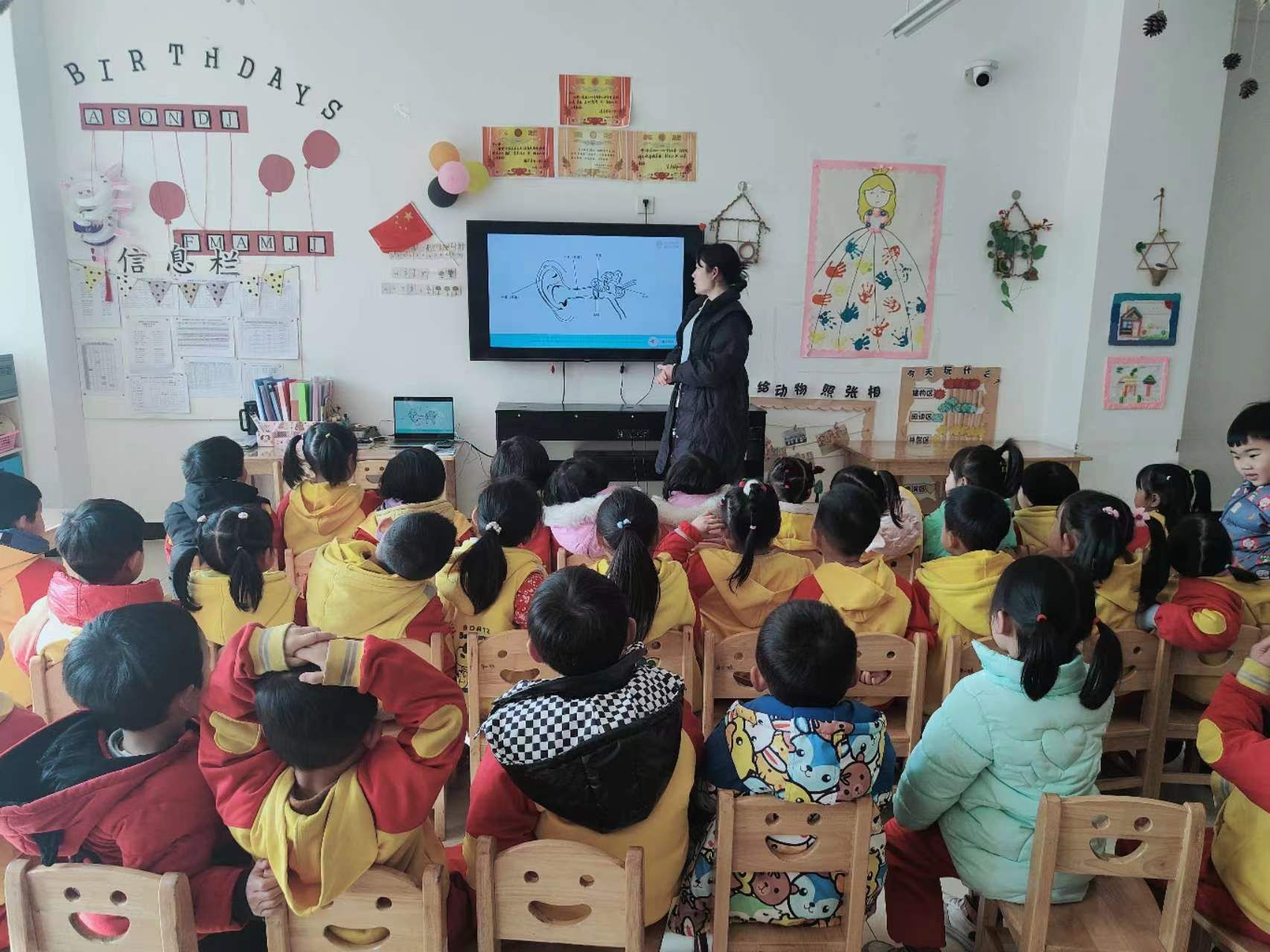 蒲溪镇中心幼儿园开展“全国爱耳日”健康主题教育