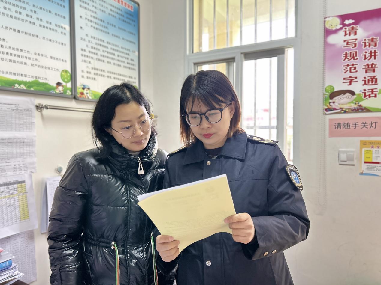 落实学校卫生监督，营造健康美丽校园
