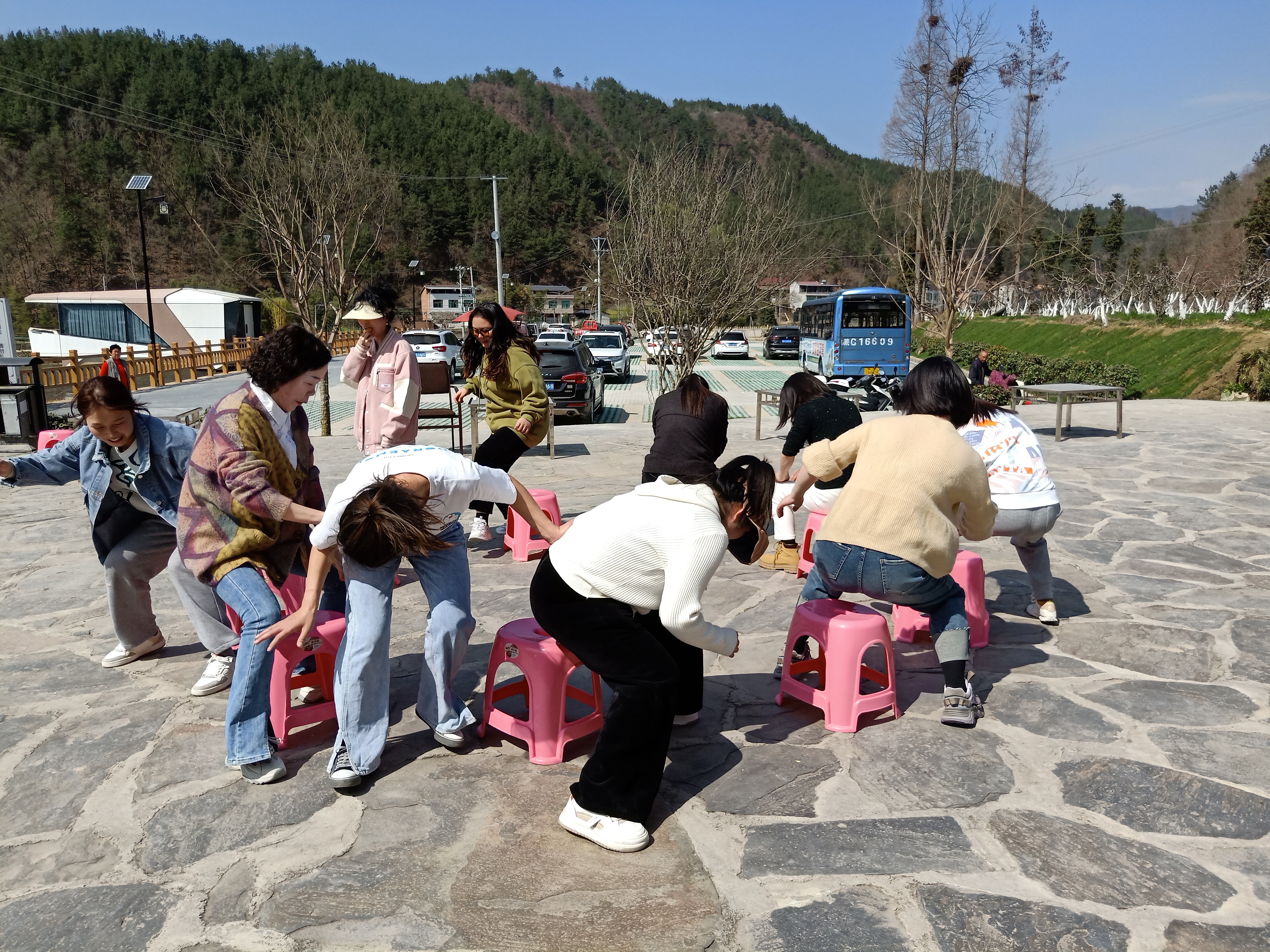 国网汉阴县供电公司：最美三月天 巾帼绽芳华