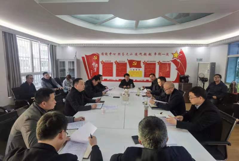 县住建局召开党组理论学习中心组学习（扩大）会议专题学习贯彻党的二十大精神