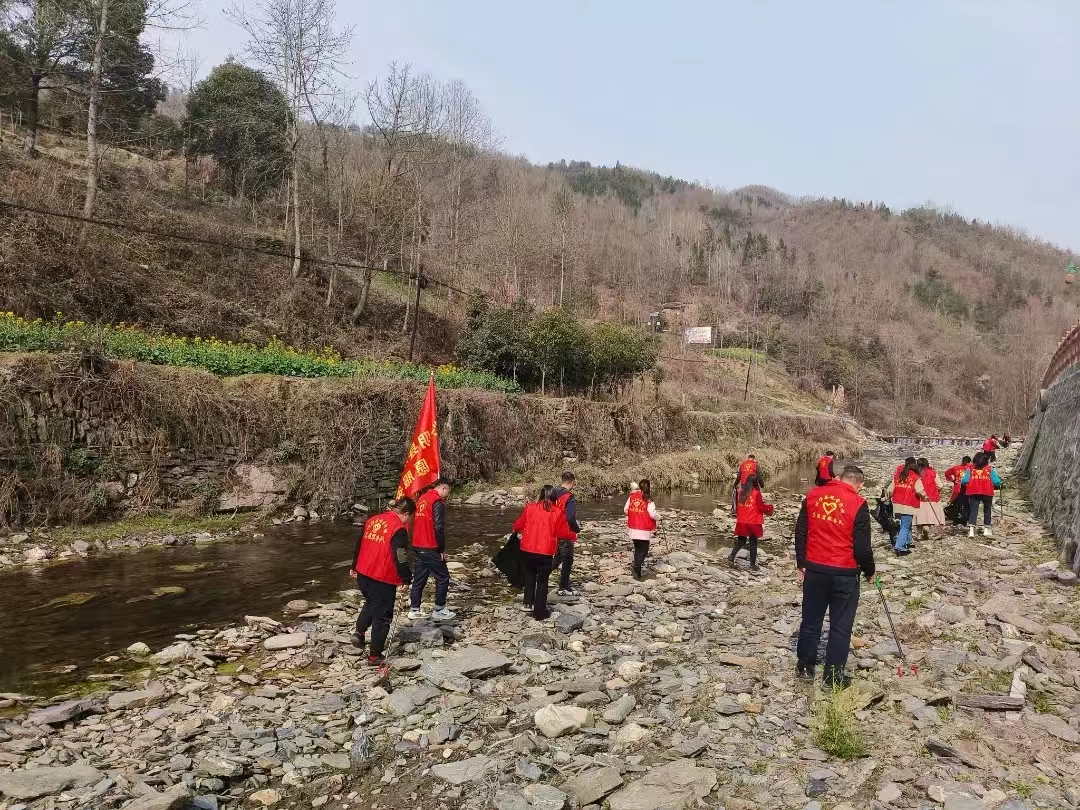 观音河镇保卫环境“齐上阵”