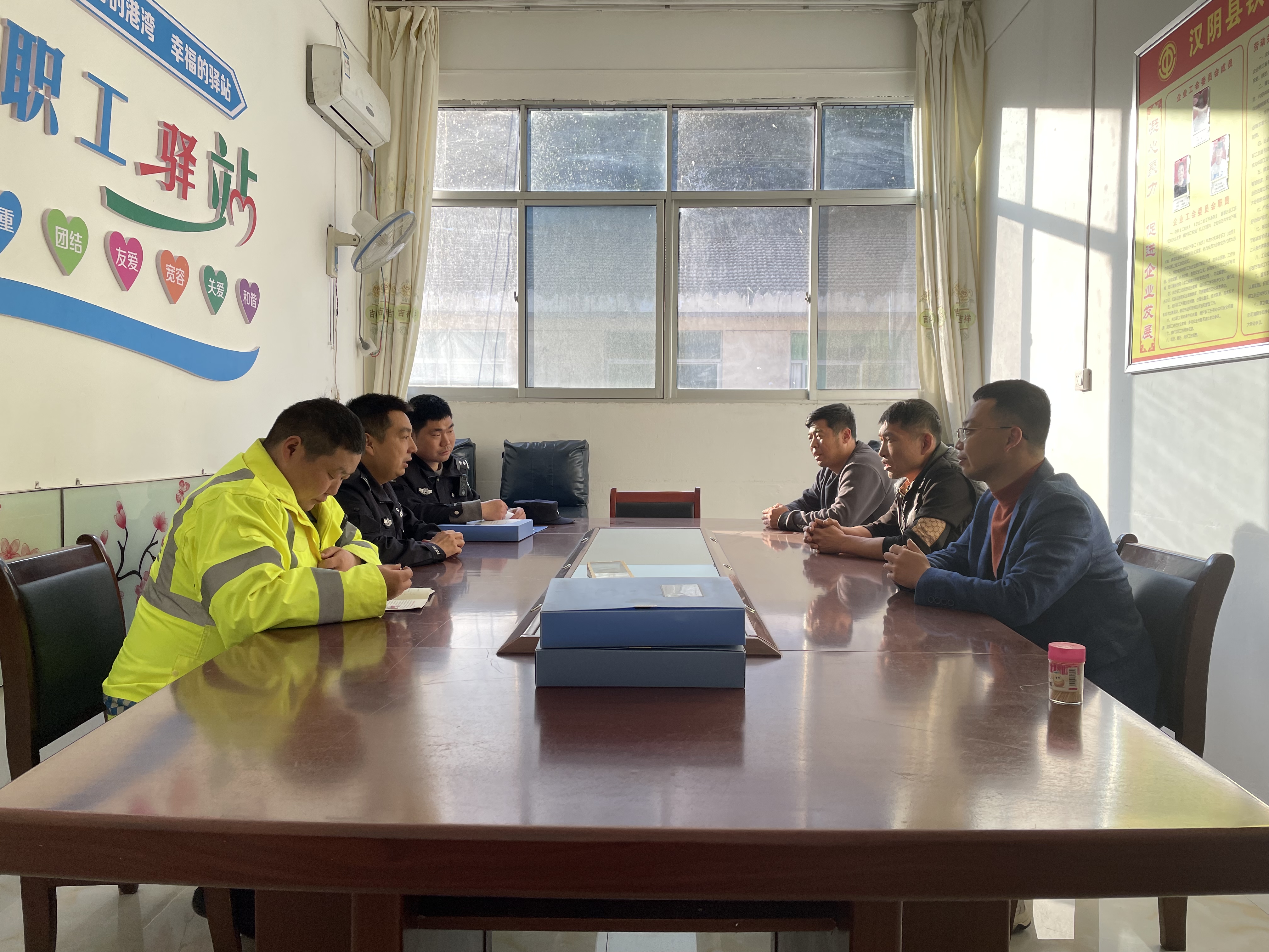 铁佛派出所念好“度”字诀 护航企业发展